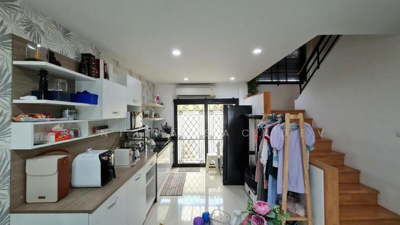 The Estate Srinakarin 1, Bangkok, Soi On Nut 46, Suan Luang, Suan Luang, Bangkok, 3 Bedrooms, 195 sqm, Townhouse For Rent, by Sunitra Sachdev, 11751979 - DDproperty.com