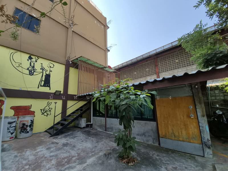 For Sale - ที่ดิน พร้อมสิ่งปลูกสร้างอพาทเม้น หอพัก และธุรกิจ ขนาด 337.2ตร.วา, Nakhon Sawan