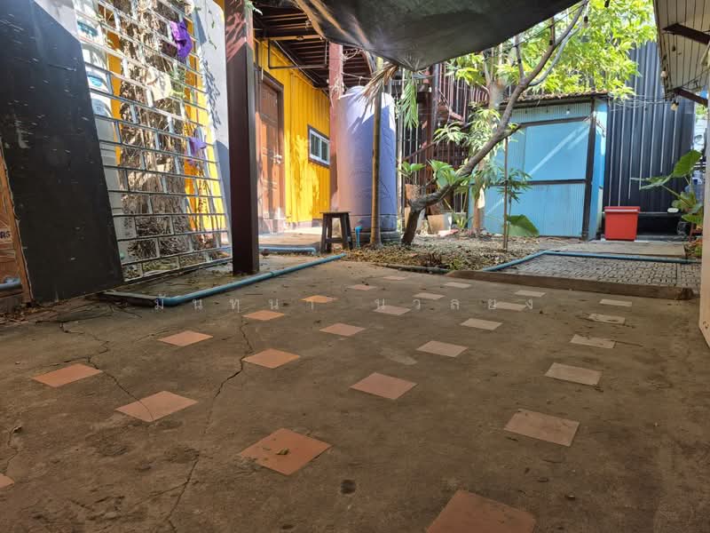 For Sale - ที่ดิน พร้อมสิ่งปลูกสร้างอพาทเม้น หอพัก และธุรกิจ ขนาด 337.2ตร.วา, Nakhon Sawan