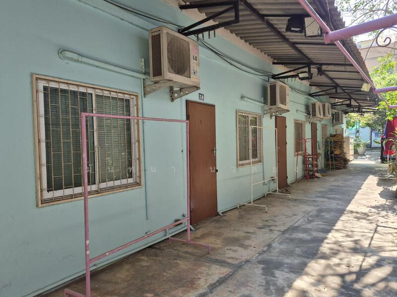 For Sale - ที่ดิน พร้อมสิ่งปลูกสร้างอพาทเม้น หอพัก และธุรกิจ ขนาด 337.2ตร.วา, Nakhon Sawan