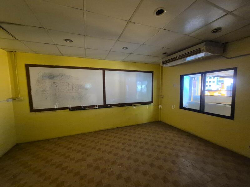 For Sale - ที่ดิน พร้อมสิ่งปลูกสร้างอพาทเม้น หอพัก และธุรกิจ ขนาด 337.2ตร.วา, Nakhon Sawan