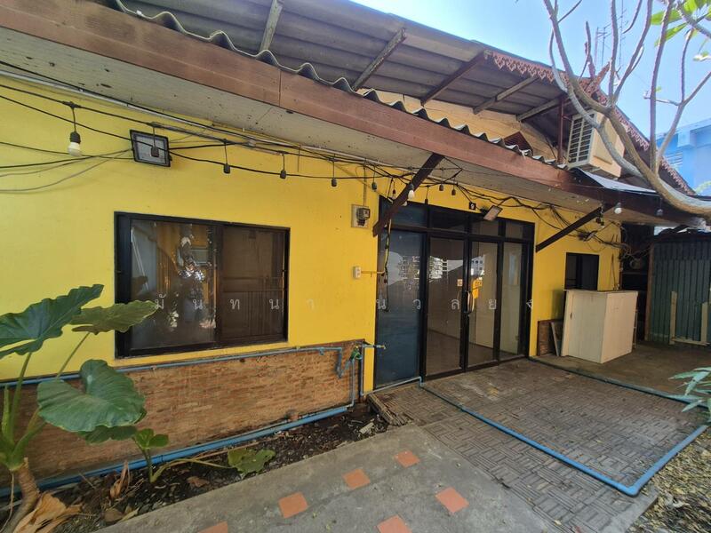 For Sale - ที่ดิน พร้อมสิ่งปลูกสร้างอพาทเม้น หอพัก และธุรกิจ ขนาด 337.2ตร.วา, Nakhon Sawan