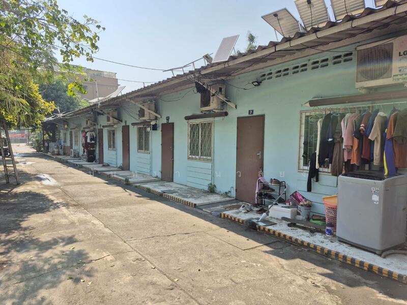 For Sale - ที่ดิน พร้อมสิ่งปลูกสร้างอพาทเม้น หอพัก และธุรกิจ ขนาด 337.2ตร.วา, Nakhon Sawan
