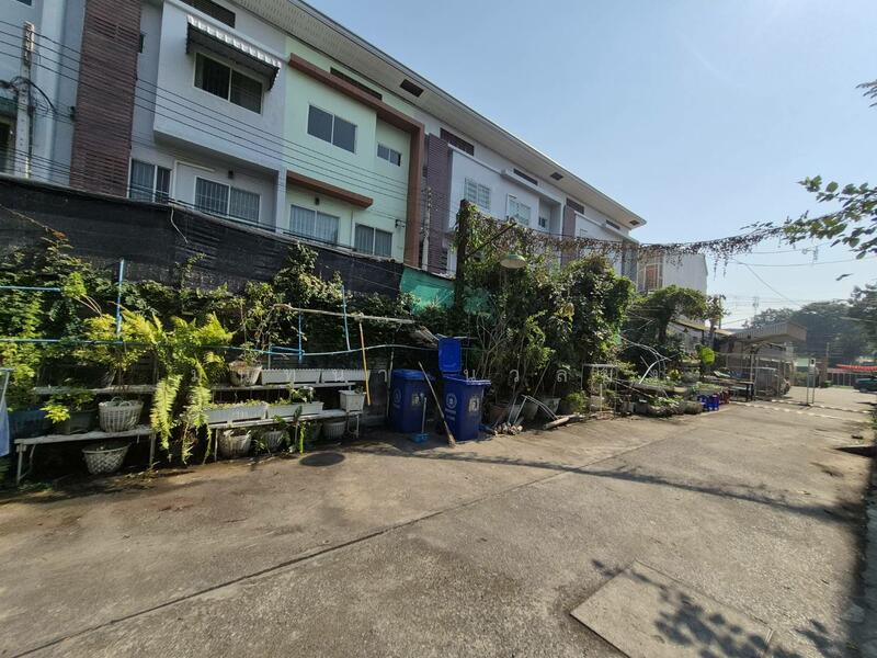 For Sale - ที่ดิน พร้อมสิ่งปลูกสร้างอพาทเม้น หอพัก และธุรกิจ ขนาด 337.2ตร.วา, Nakhon Sawan