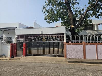 ขาย - บ้านเดี่ยวสภาพดี พร้อมเข้าอยู่ ตั้งอยู่ห่างจากปากซอยสุขุมวิท 64 เพียง 500 เมตร, กรุงเทพ