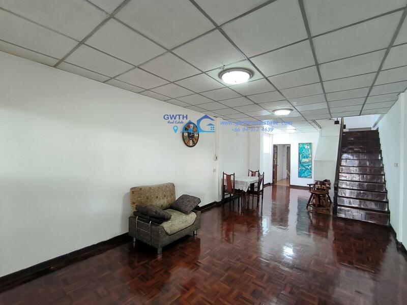 For Rent - Townhouse 2 bedrooms for rent prime area near Phloen Chit BTS, Bangkok