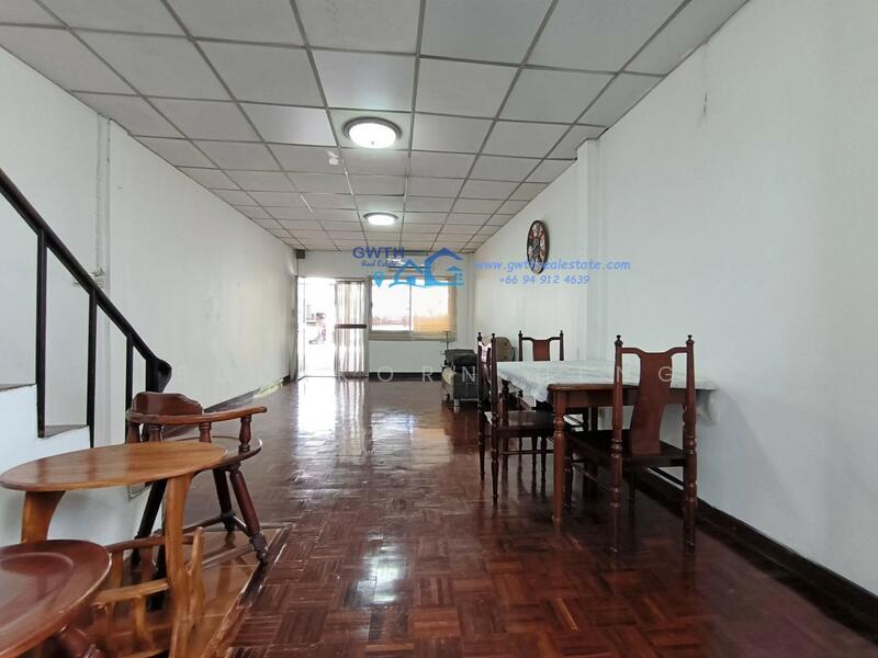 For Rent - Townhouse 2 bedrooms for rent prime area near Phloen Chit BTS, Bangkok