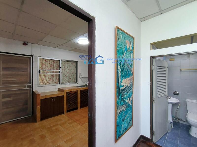 For Rent - Townhouse 2 bedrooms for rent prime area near Phloen Chit BTS, Bangkok