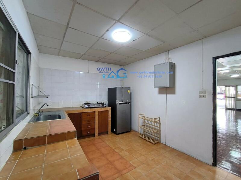 For Rent - Townhouse 2 bedrooms for rent prime area near Phloen Chit BTS, Bangkok