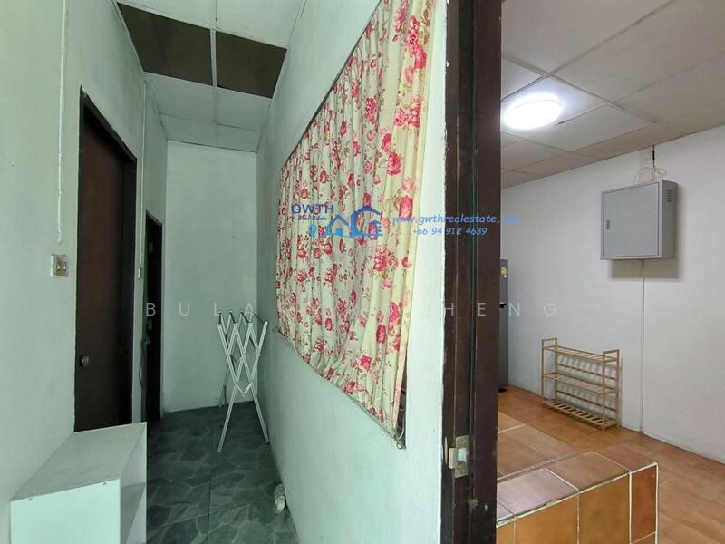 For Rent - Townhouse 2 bedrooms for rent prime area near Phloen Chit BTS, Bangkok