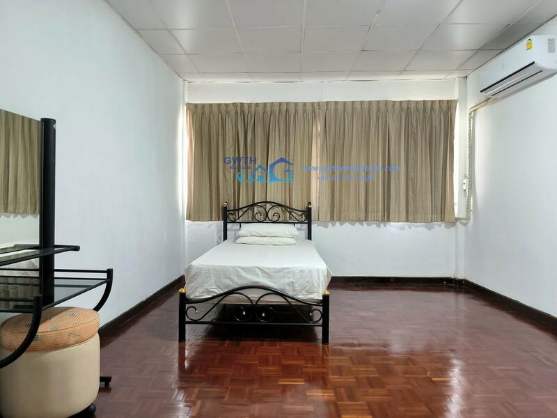 For Rent - Townhouse 2 bedrooms for rent prime area near Phloen Chit BTS, Bangkok