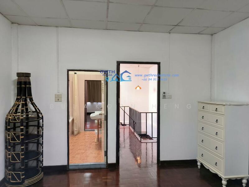 For Rent - Townhouse 2 bedrooms for rent prime area near Phloen Chit BTS, Bangkok