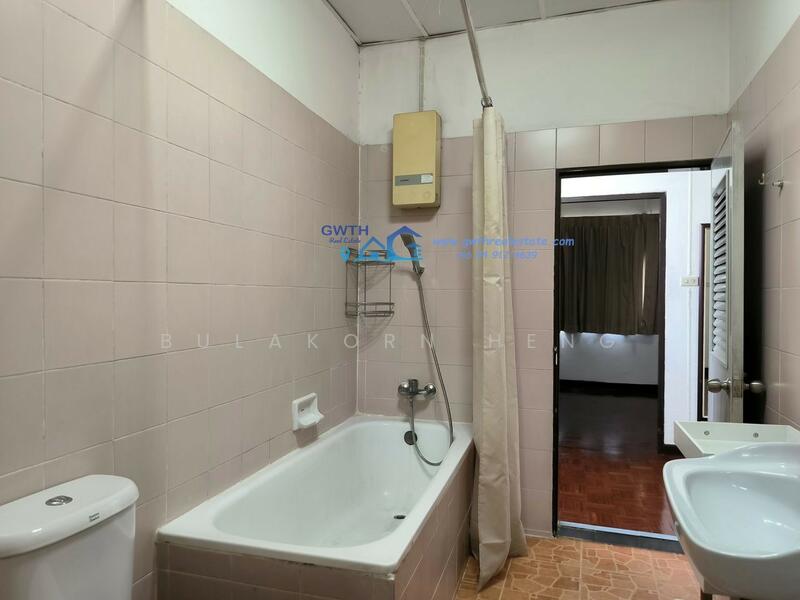 For Rent - Townhouse 2 bedrooms for rent prime area near Phloen Chit BTS, Bangkok