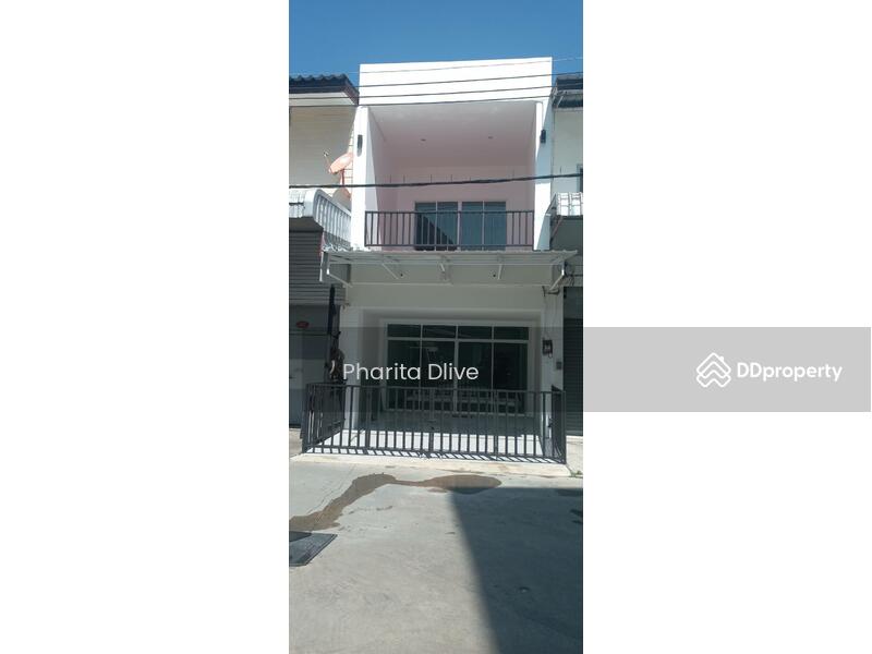For Sale - Newly renovated townhouse for sale , near chiangmai airport 2 m ., Chiang Mai