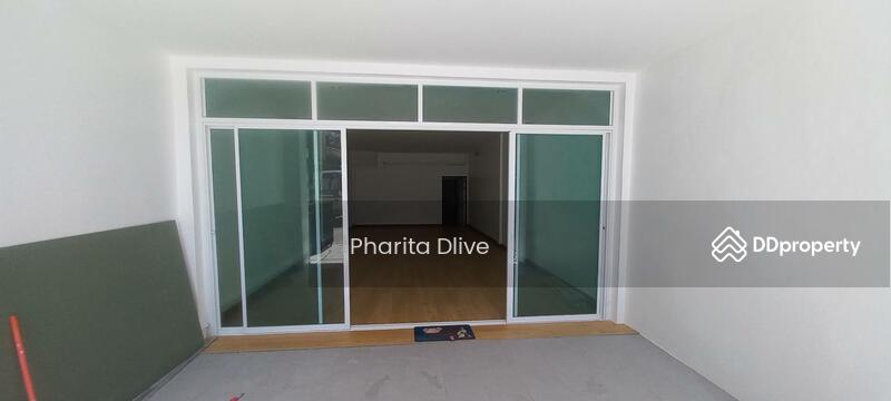For Sale - Newly renovated townhouse for sale , near chiangmai airport 2 m ., Chiang Mai
