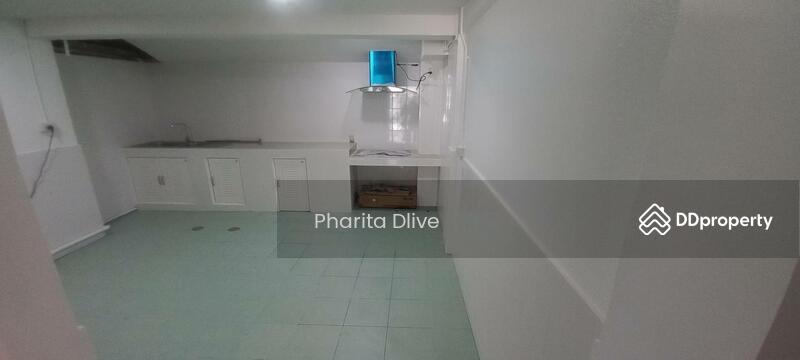 For Sale - Newly renovated townhouse for sale , near chiangmai airport 2 m ., Chiang Mai