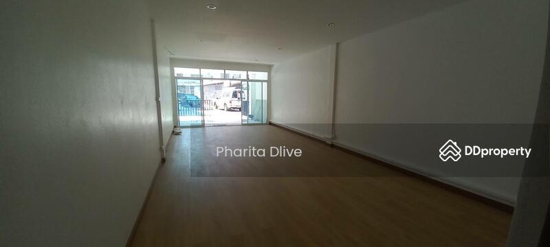 For Sale - Newly renovated townhouse for sale , near chiangmai airport 2 m ., Chiang Mai