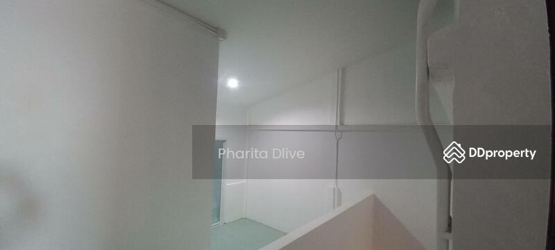 For Sale - Newly renovated townhouse for sale , near chiangmai airport 2 m ., Chiang Mai
