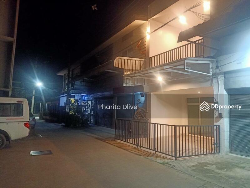 For Sale - Newly renovated townhouse for sale , near chiangmai airport 2 m ., Chiang Mai