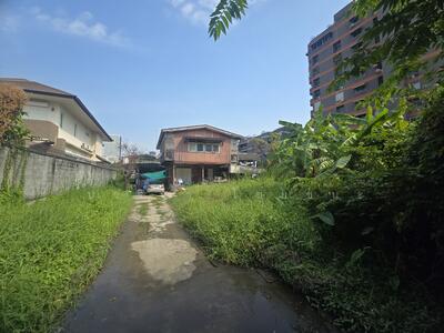 ขาย - ขายที่ดิน ซอยพหลโยธิน24 เนื้อที่ 403 ตารางวา ใกล้โลตัส ลาดพร้าว, กรุงเทพ