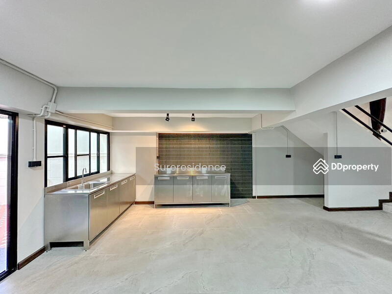 For Rent - Townhome for rent 3 bedrooms Huaikhwang, Bangkok