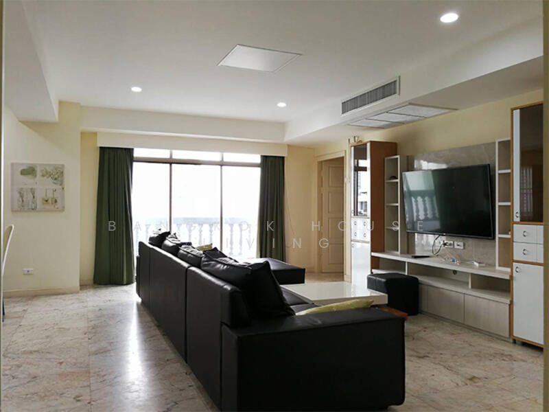 Royal Castle Sukhumvit, Bangkok, 30 Soi Sukhumvit 39, Khlongtoei Nua, Watthana, Bangkok, 3 Bedrooms, 160 sqm, Condo For Rent, by Bangkok House Living, 11760277 - DDproperty.com