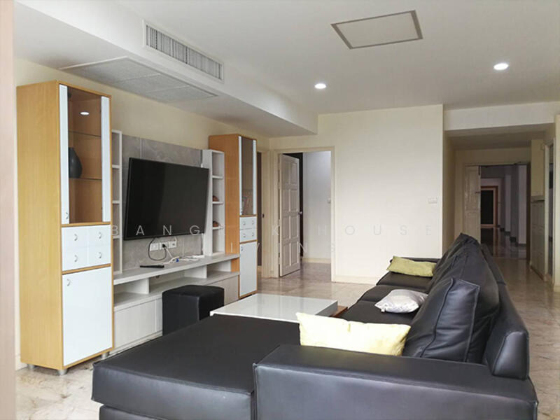 Royal Castle Sukhumvit, Bangkok, 30 Soi Sukhumvit 39, Khlongtoei Nua, Watthana, Bangkok, 3 Bedrooms, 160 sqm, Condo For Rent, by Bangkok House Living, 11760277 - DDproperty.com