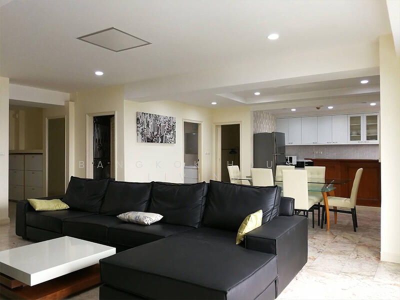 Royal Castle Sukhumvit, Bangkok, 30 Soi Sukhumvit 39, Khlongtoei Nua, Watthana, Bangkok, 3 Bedrooms, 160 sqm, Condo For Rent, by Bangkok House Living, 11760277 - DDproperty.com