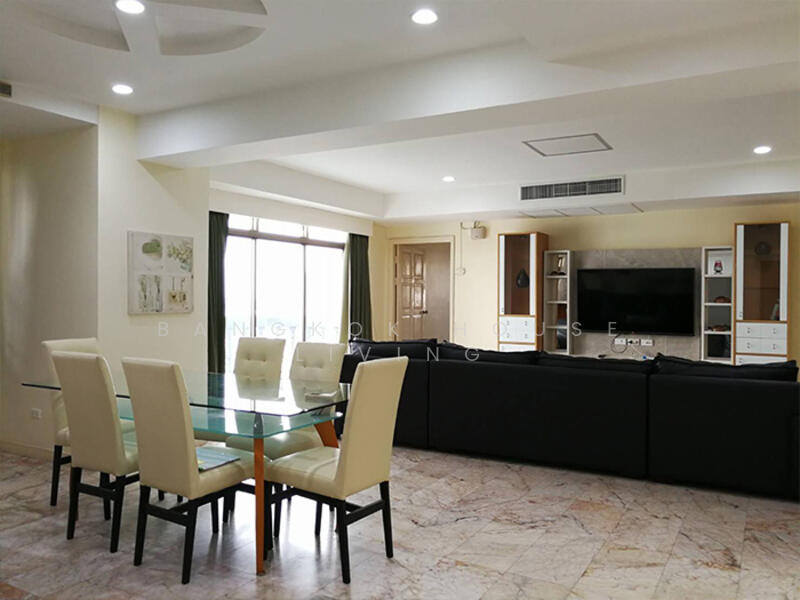 Royal Castle Sukhumvit, Bangkok, 30 Soi Sukhumvit 39, Khlongtoei Nua, Watthana, Bangkok, 3 Bedrooms, 160 sqm, Condo For Rent, by Bangkok House Living, 11760277 - DDproperty.com