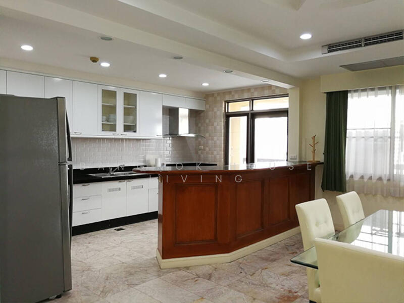Royal Castle Sukhumvit, Bangkok, 30 Soi Sukhumvit 39, Khlongtoei Nua, Watthana, Bangkok, 3 Bedrooms, 160 sqm, Condo For Rent, by Bangkok House Living, 11760277 - DDproperty.com