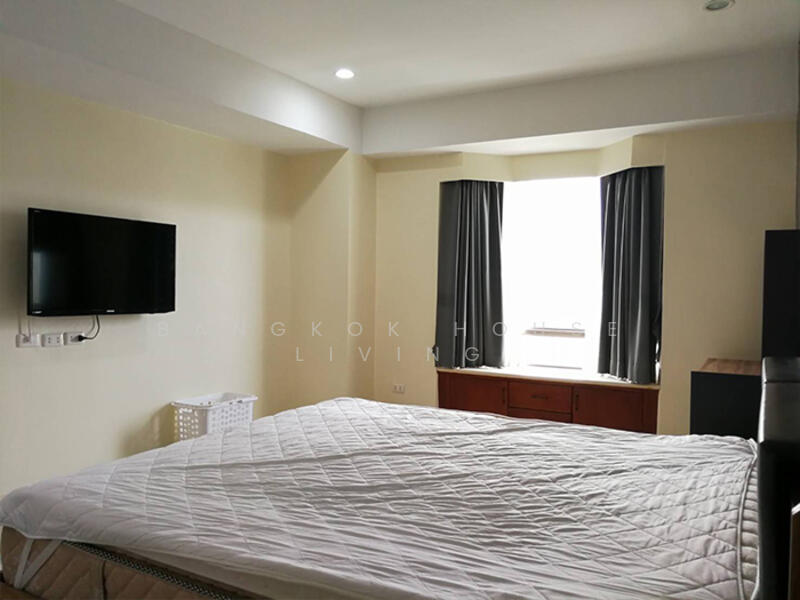 Royal Castle Sukhumvit, Bangkok, 30 Soi Sukhumvit 39, Khlongtoei Nua, Watthana, Bangkok, 3 Bedrooms, 160 sqm, Condo For Rent, by Bangkok House Living, 11760277 - DDproperty.com