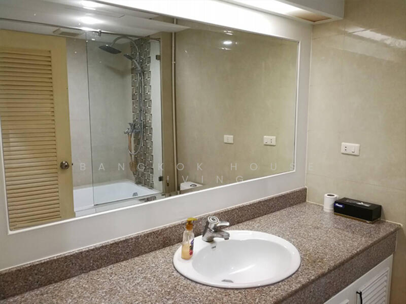 Royal Castle Sukhumvit, Bangkok, 30 Soi Sukhumvit 39, Khlongtoei Nua, Watthana, Bangkok, 3 Bedrooms, 160 sqm, Condo For Rent, by Bangkok House Living, 11760277 - DDproperty.com