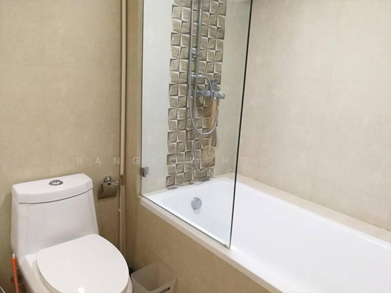 Royal Castle Sukhumvit, Bangkok, 30 Soi Sukhumvit 39, Khlongtoei Nua, Watthana, Bangkok, 3 Bedrooms, 160 sqm, Condo For Rent, by Bangkok House Living, 11760277 - DDproperty.com