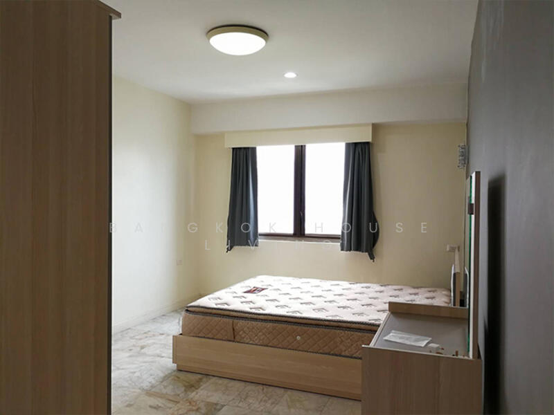 Royal Castle Sukhumvit, Bangkok, 30 Soi Sukhumvit 39, Khlongtoei Nua, Watthana, Bangkok, 3 Bedrooms, 160 sqm, Condo For Rent, by Bangkok House Living, 11760277 - DDproperty.com