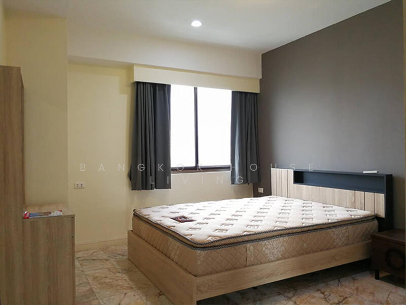 Royal Castle Sukhumvit, Bangkok, 30 Soi Sukhumvit 39, Khlongtoei Nua, Watthana, Bangkok, 3 Bedrooms, 160 sqm, Condo For Rent, by Bangkok House Living, 11760277 - DDproperty.com