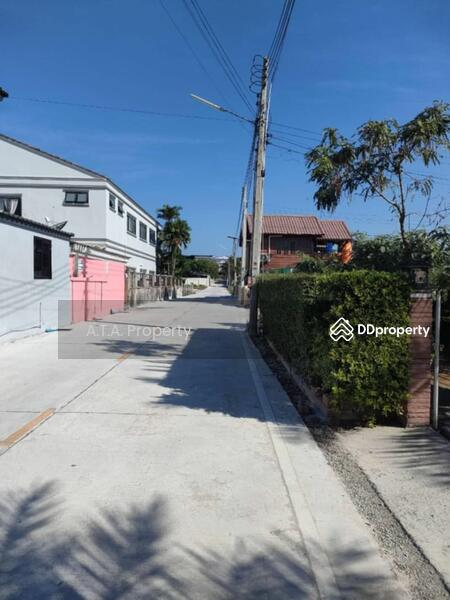For Sale - Land for sale in Ban Puk, Chonburi, with a 3 bedroom detached house, Chon Buri