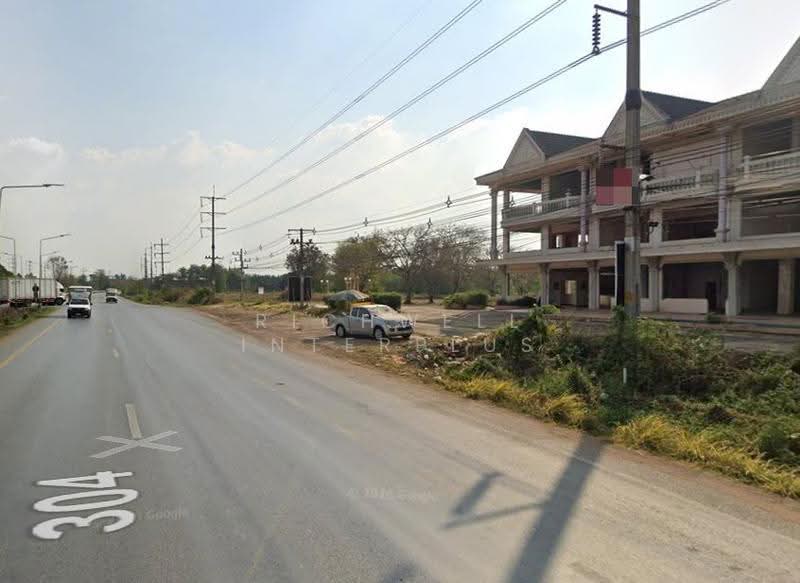 ขายที่ดิน 18 ไร่ พร้อมอาคาร 6 คูหา ติดถนนฉะเชิงเทรา-กบินทร์บุรี(304) ทำเลดี ใกล้นิคม 304 - 6 กม, ปราจีนบุรี, ศรีมหาโพธิ, ปราจีนบุรี, 30,212 ตร.ม., ที่ดิน ขาย, โดย RICHWELL INTERPLUS, 11764061 - DDproperty.com