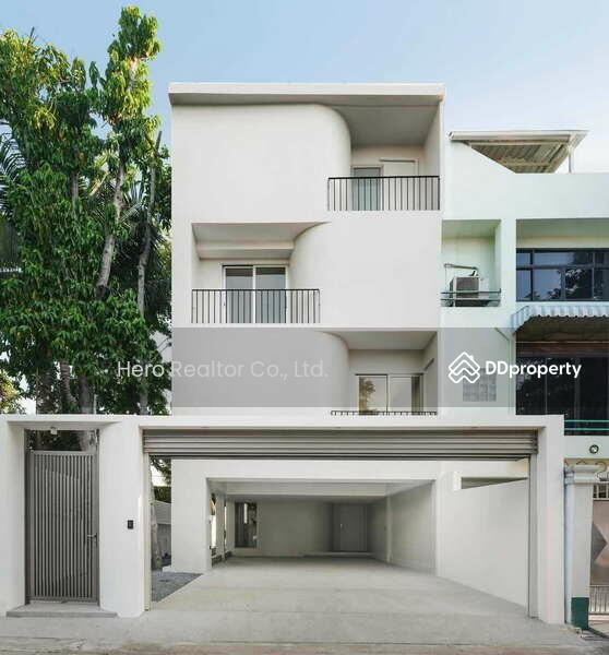 For Rent - Bangkok Home Office Ratchadaphisek BTS Ratchayothin MRT Lat Phrao BRE23693, Bangkok