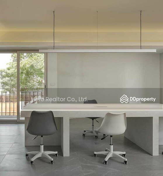 For Rent - Bangkok Home Office Ratchadaphisek BTS Ratchayothin MRT Lat Phrao BRE23693, Bangkok