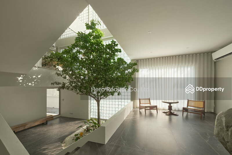 For Rent - Bangkok Home Office Ratchadaphisek BTS Ratchayothin MRT Lat Phrao BRE23693, Bangkok