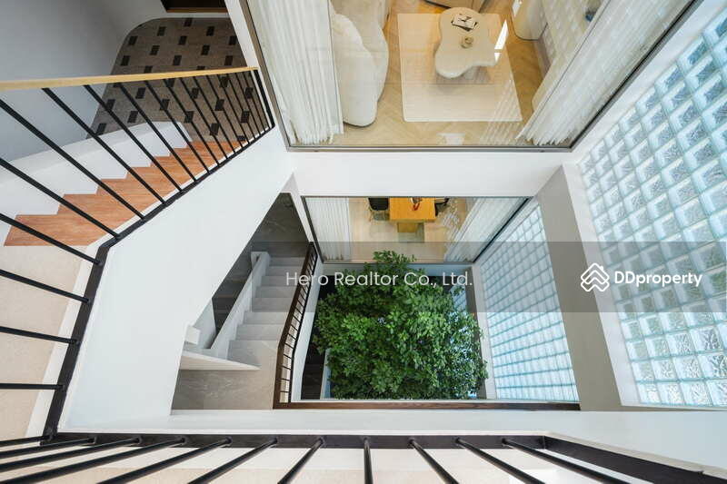 For Rent - Bangkok Home Office Ratchadaphisek BTS Ratchayothin MRT Lat Phrao BRE23693, Bangkok
