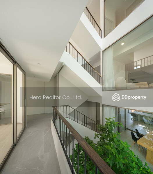 For Rent - Bangkok Home Office Ratchadaphisek BTS Ratchayothin MRT Lat Phrao BRE23693, Bangkok