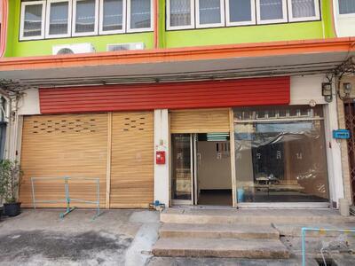 ขาย - ขาย ตึกแถว 2 คูหา 28 ตร.ว. ในซอยลาดพร้าว64 แยก2, กรุงเทพ