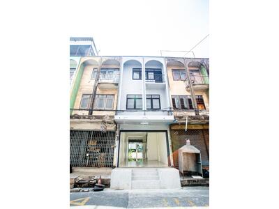 ขาย - อาคารพาณิชย์ 3 ชั้น 12 ตร.วา ซ.รามคำแหง 32, กรุงเทพ