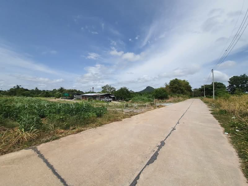 ขายที่ดินบางเสร่ถมแล้ว 4 ไร่ ติดถนนคอนกรีต ใกล้ถนนสุขุมวิท3 อ.สัตหีบ, ชลบุรี, บางเสร่, สัตหีบ, ชลบุรี, 6,652 ตร.ม., ที่ดิน ขาย, โดย RICHWELL INTERPLUS, 11767811 - DDproperty.com