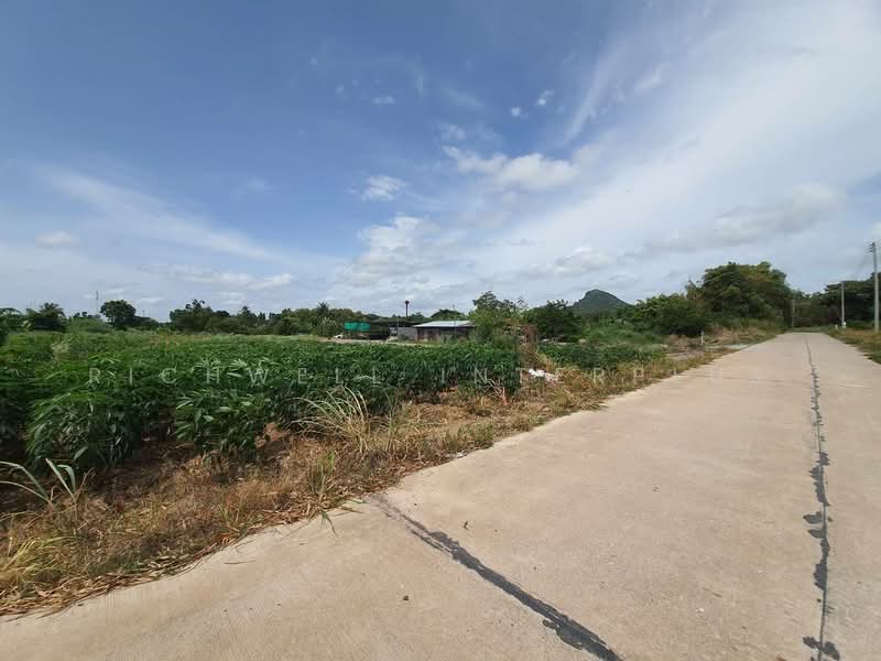 Land for sale in Bang Saray, 4 rai filled, next to concrete road, near Sukhumvit 3 Road, Chon Buri (Pattaya), Bang Sa-re, Sattahip, Chon Buri (Pattaya), , 6,652 sqm, Land For Sale, by RICHWELL INTERPLUS, 11767811 - DDproperty.com