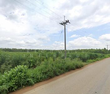 ขาย - ขายที่ดินสระสี่เหลี่ยม 11 ไร่ ติดถนนลาดยางใกล้ถนนสี่เลน331-280เมตร, ชลบุรี