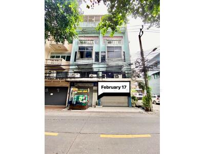 ขาย - ขายอาคารพาณิชย์ 4 ชั้นครึ่ง 2 ห้อง (ห้องหัวมุม) ตีทะลุกัน เนื้อที่ 32 ตารางวา ซอยจรัญสนิทวงศ์ 12, กรุงเทพ