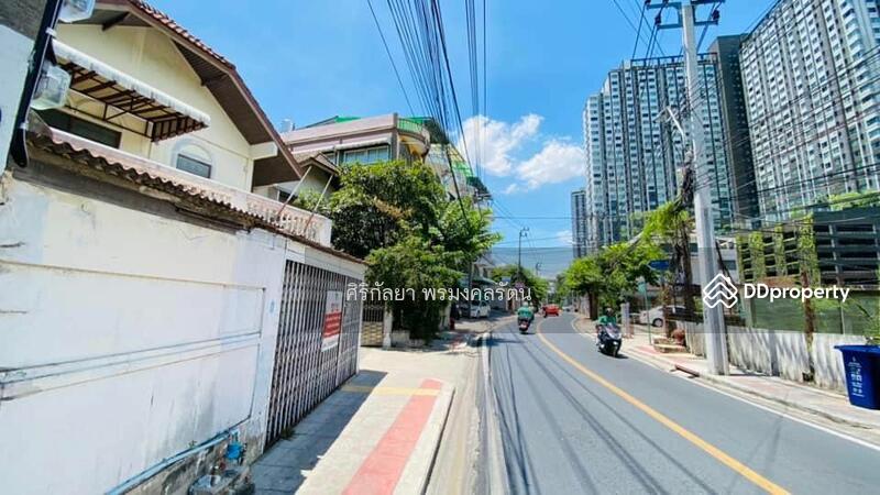 For Sale - House and land for sale, area 258.5 sq m, on Thet Thai Road, only 500 meters from BTS and MRT Bang W, Bangkok