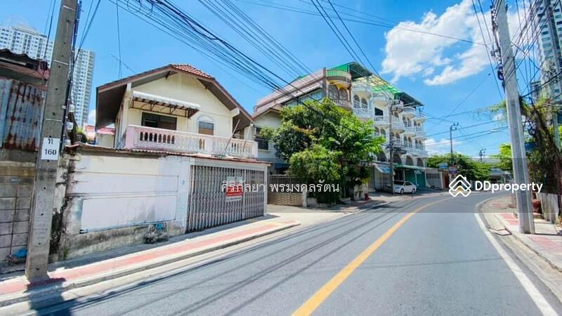 For Sale - House and land for sale, area 258.5 sq m, on Thet Thai Road, only 500 meters from BTS and MRT Bang W, Bangkok